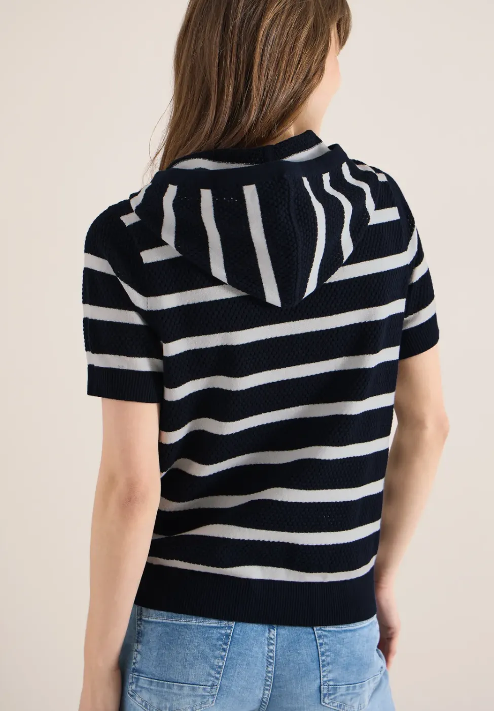 Pull à manches courtes avec capuche