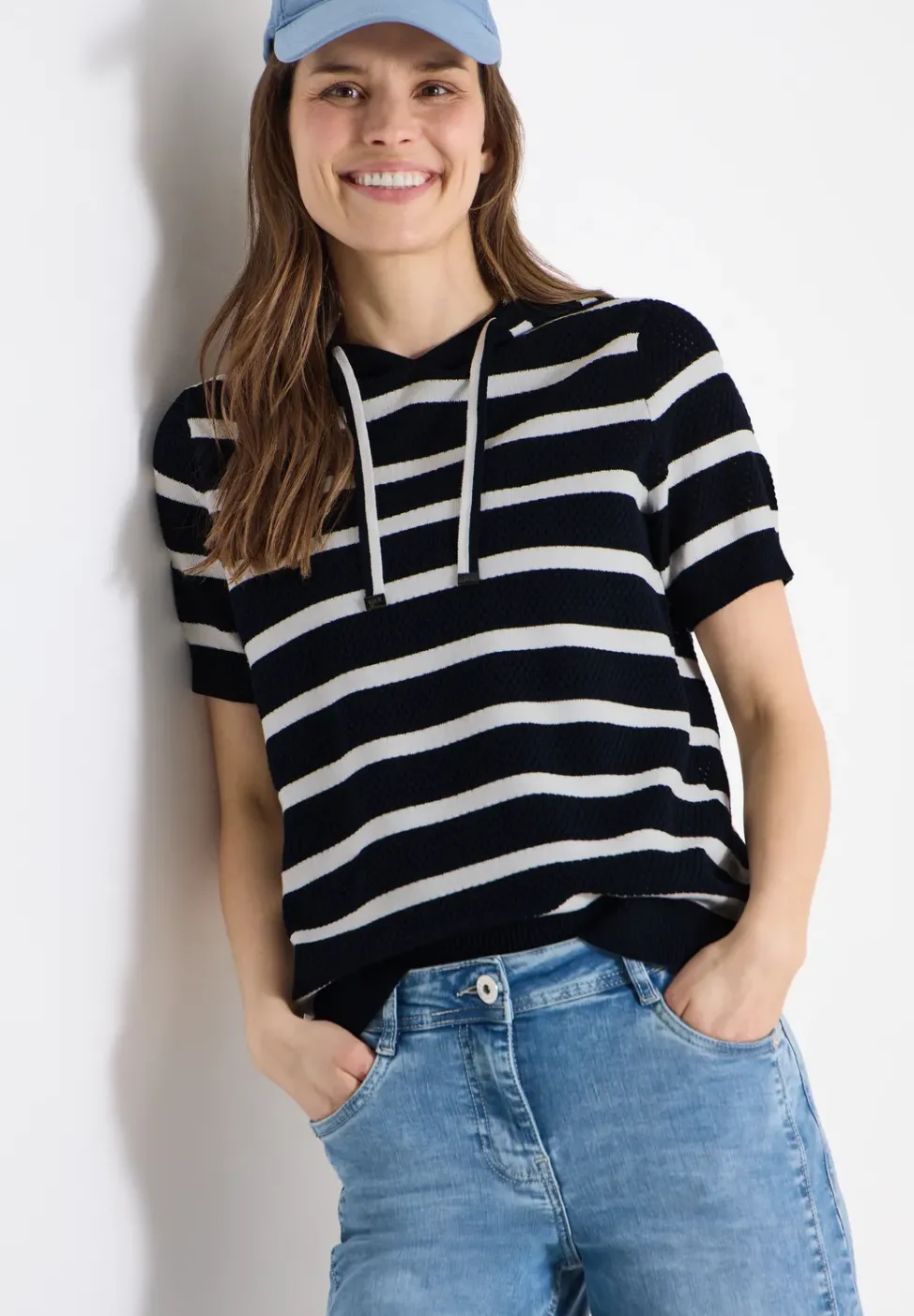 Pull à manches courtes avec capuche