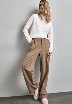 Pull à motif tricoté