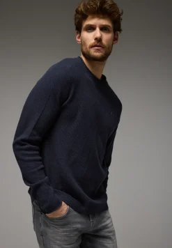 Pull-over à la structure fine