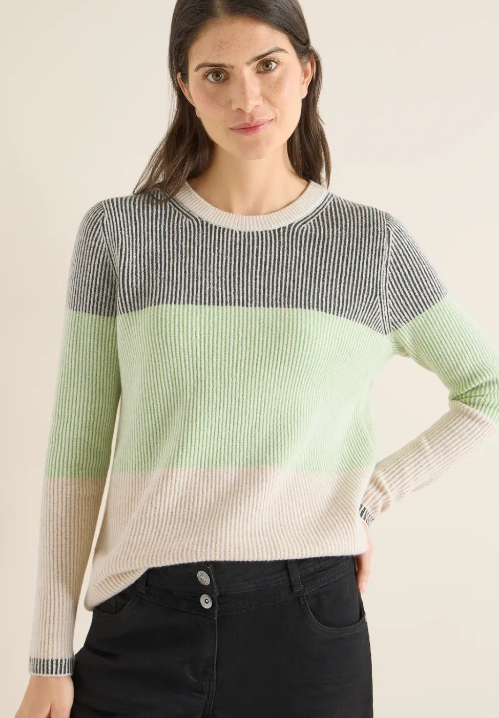Pull à rayures douces