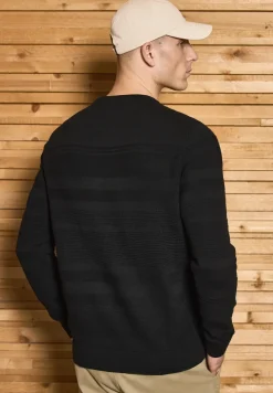 Pull à rayures structurées