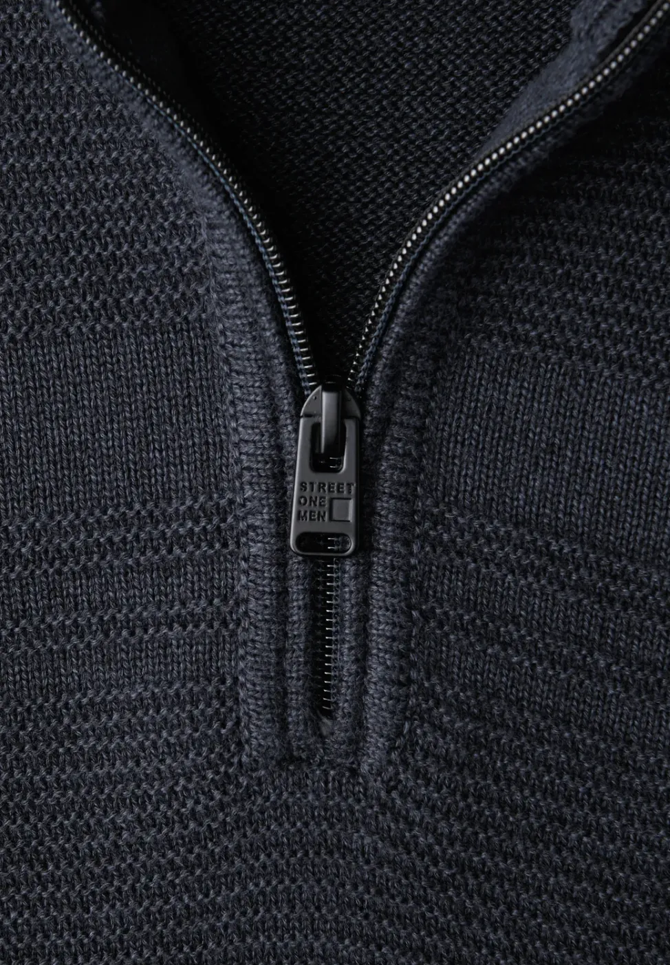 Pull à rayures structurées