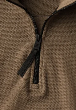 Pull structuré avec troyer