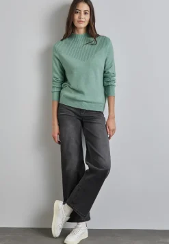 Pull à structure mixte