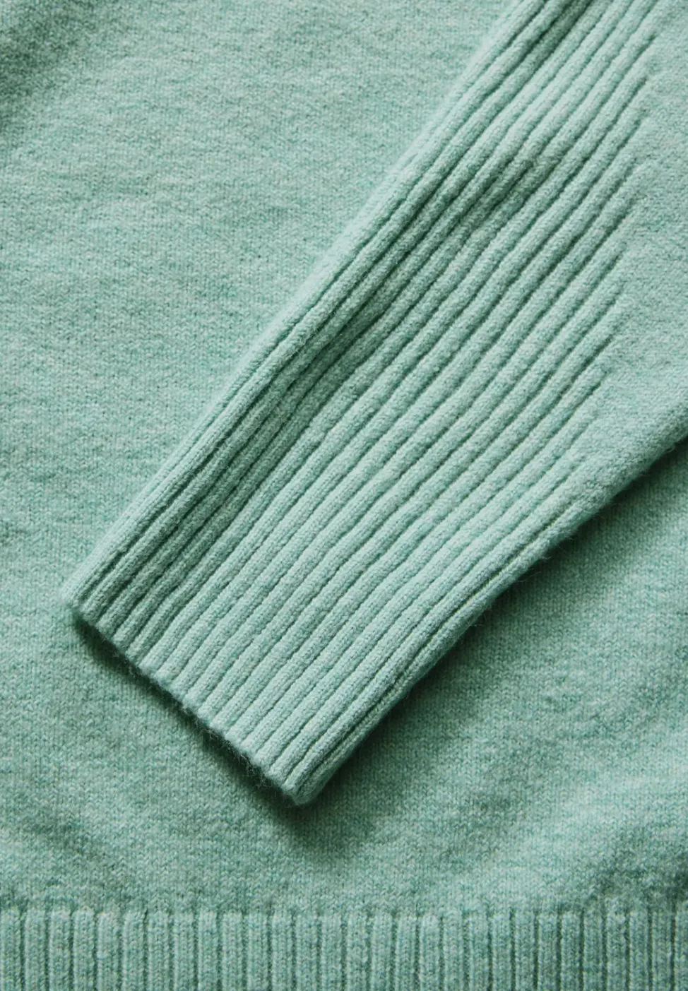 Pull à structure mixte