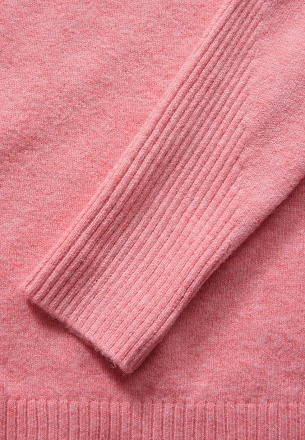 Pull à structure mixte