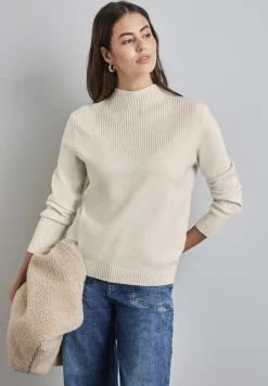 Pull à structure mixte