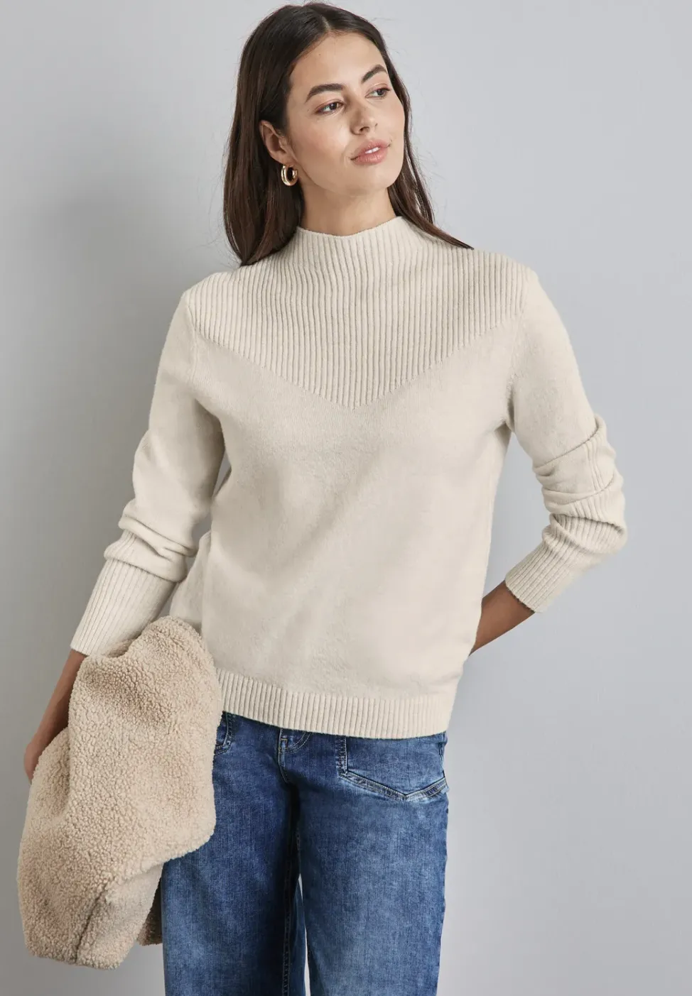 Pull à structure mixte