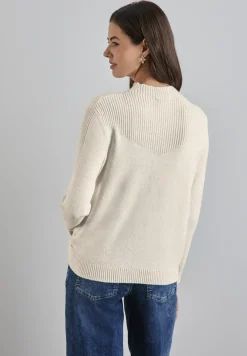 Pull à structure mixte