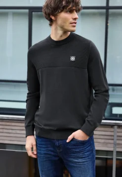 Pull à structure mixte