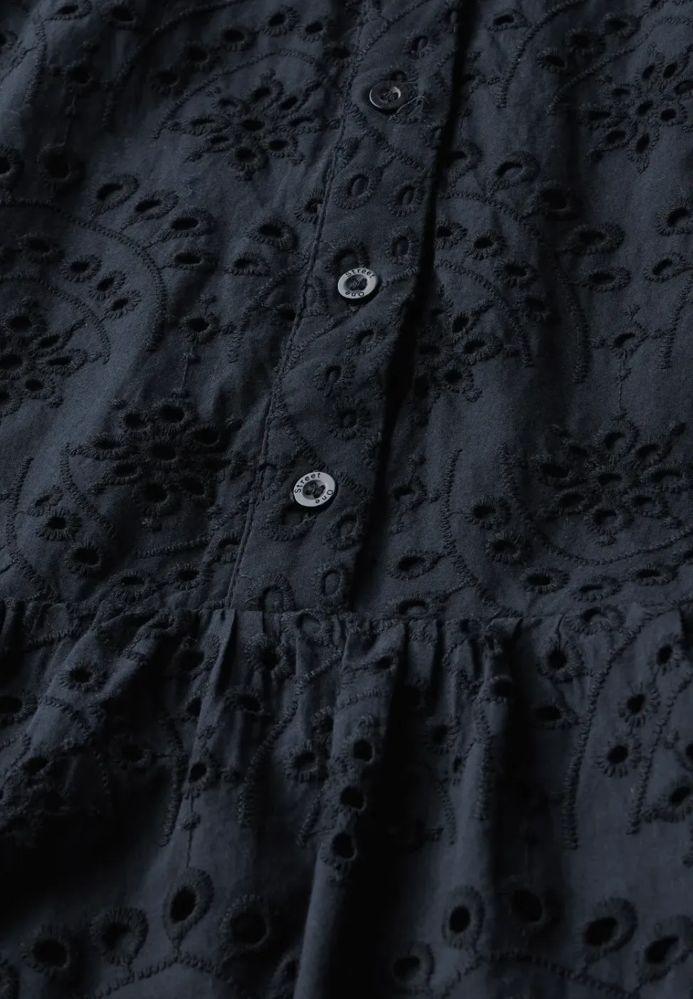 Robe avec broderie bouclée
