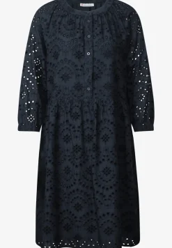 Robe avec broderie bouclée