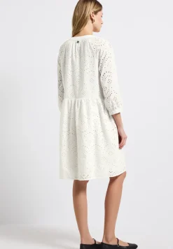 Robe avec broderie bouclée