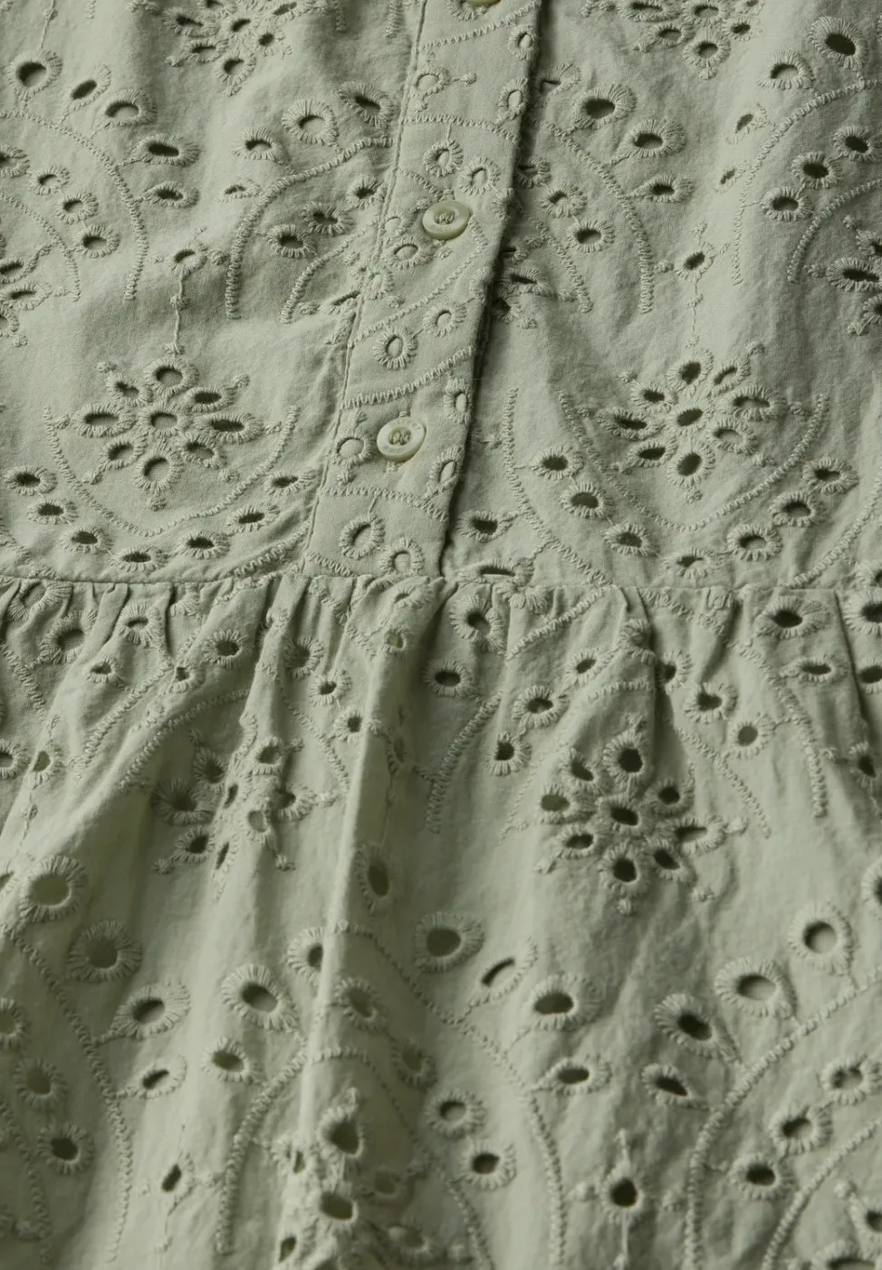Robe avec broderie bouclée
