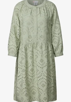 Robe avec broderie bouclée
