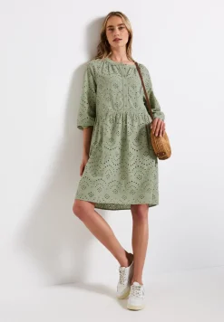 Robe avec broderie bouclée