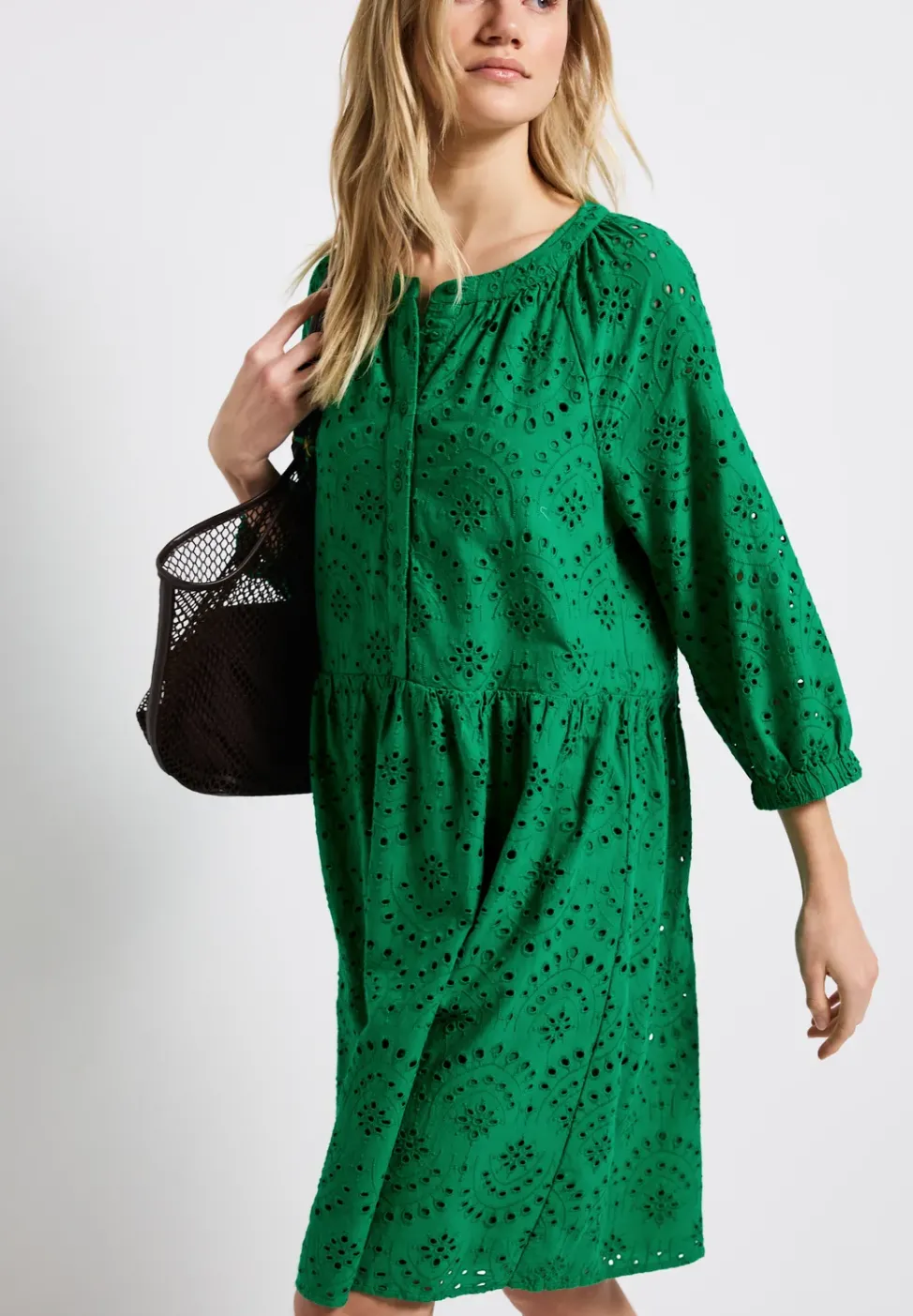 Robe avec broderie bouclée