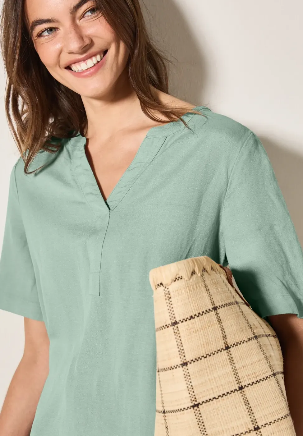 Robe à col fendu