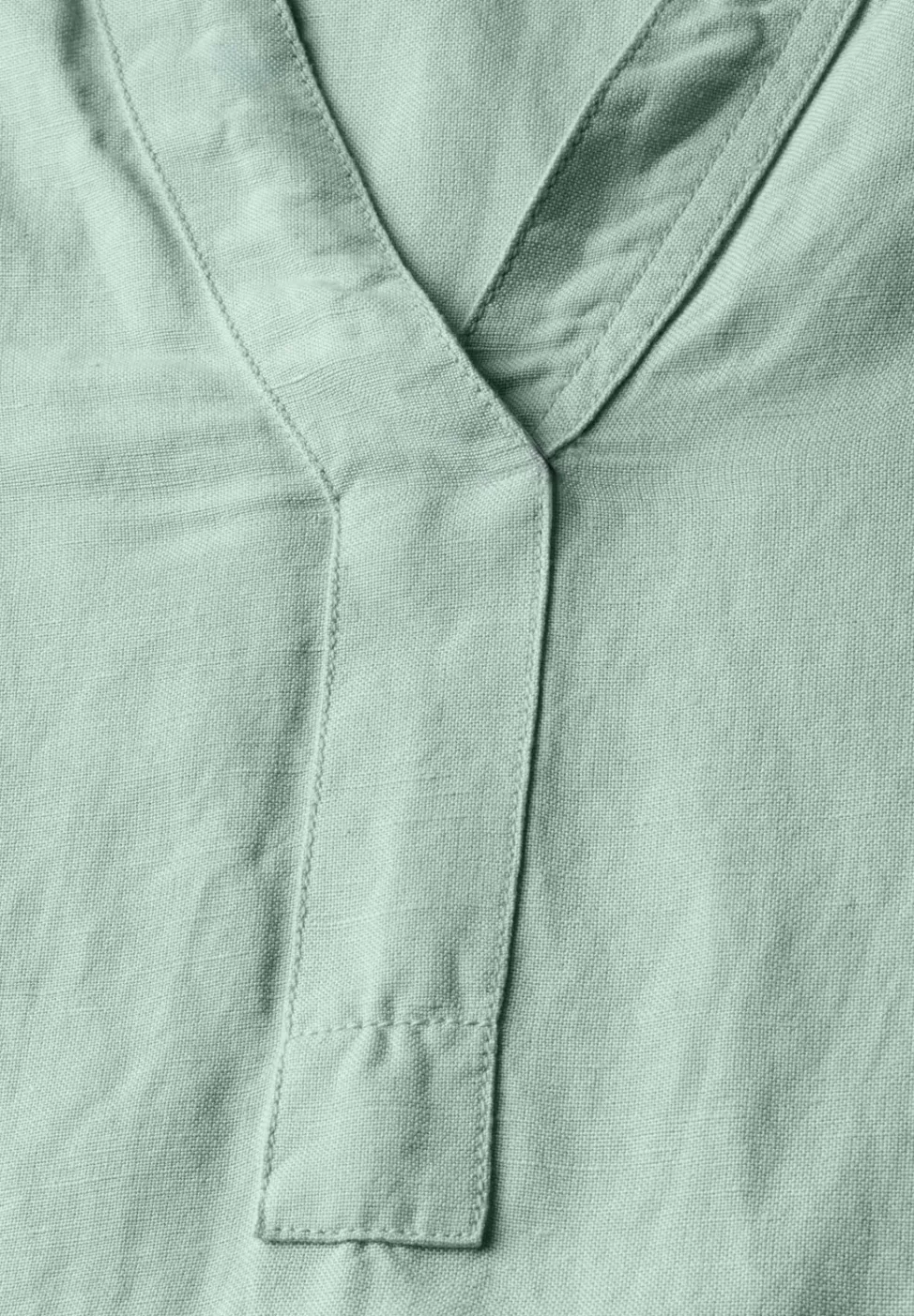 Robe à col fendu