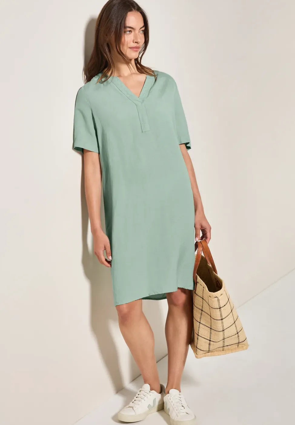 Robe à col fendu