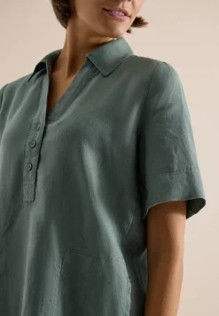 Robe en lin jusqu'au genou