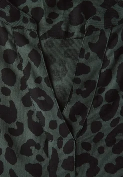 Robe en sergé à motifs