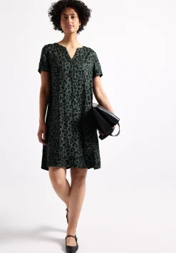 Robe en sergé à motifs