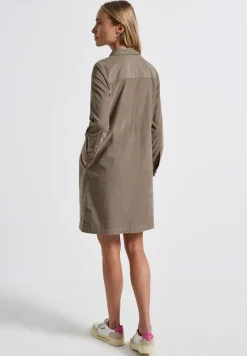 Robe en velours côtelé