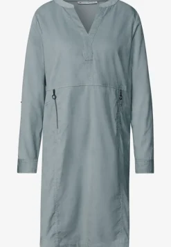 Robe en velours côtelé avec col fendu