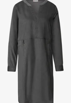 Robe en velours côtelé avec col fendu