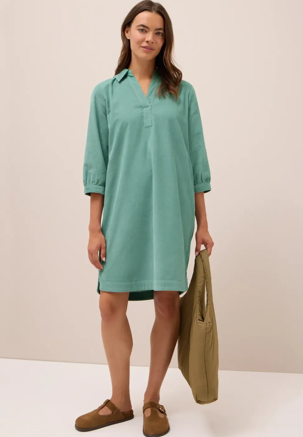 Robe en velours côtelé en couleur unie