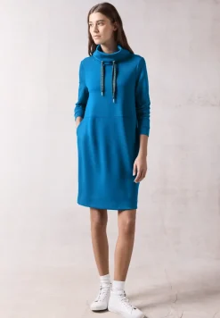 Robe à grand col