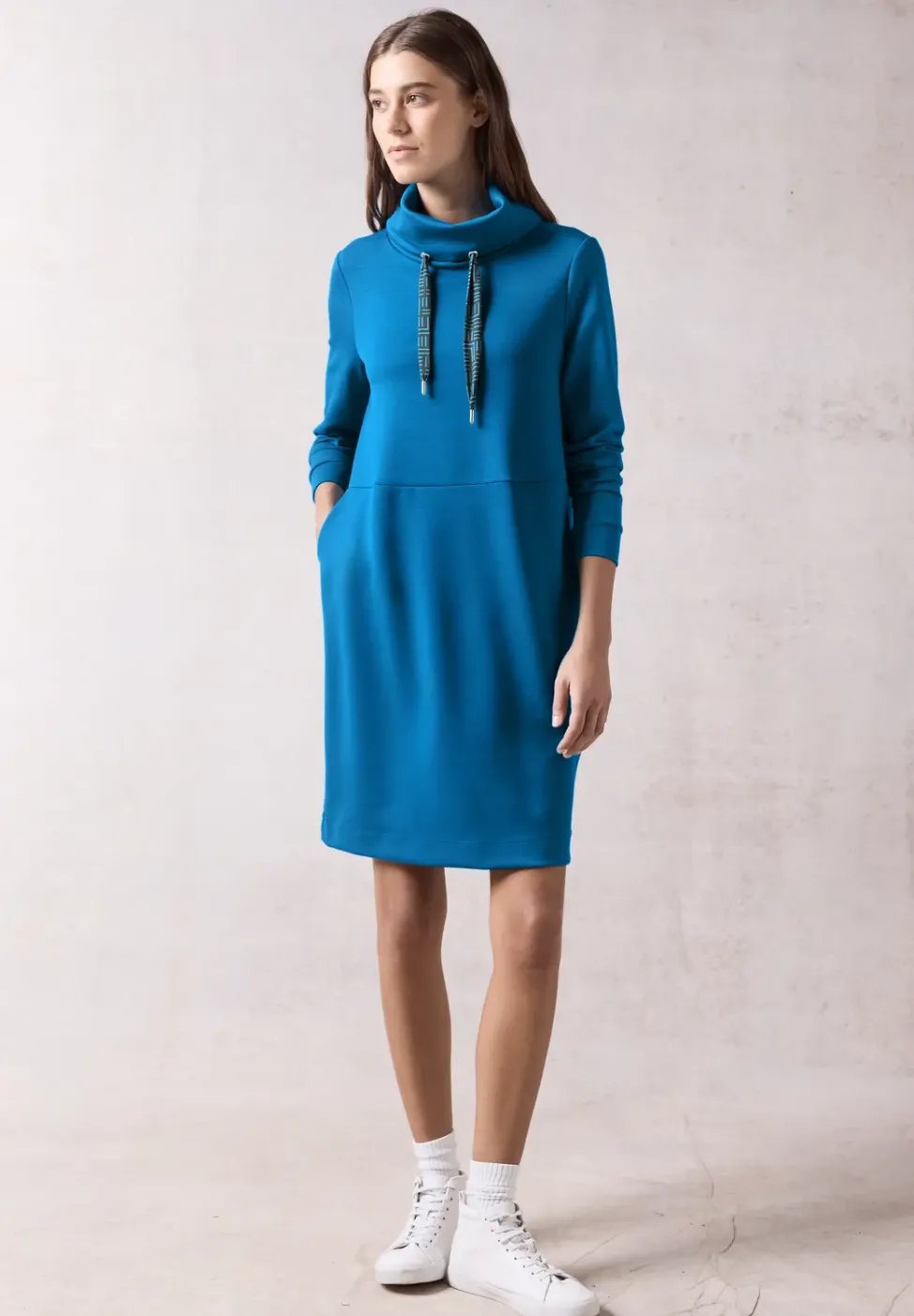 Robe à grand col