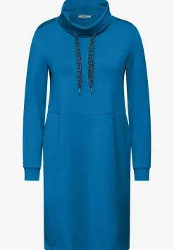 Robe à grand col