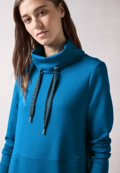 Robe à grand col
