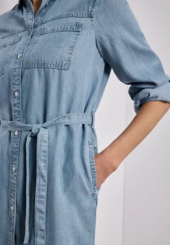Robe à longueur de genou au look délavé