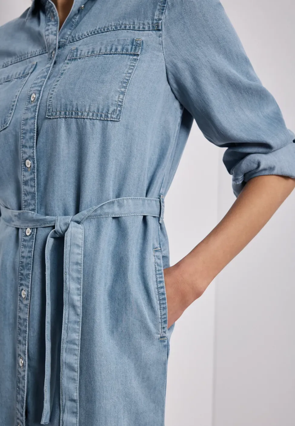 Robe à longueur de genou au look délavé