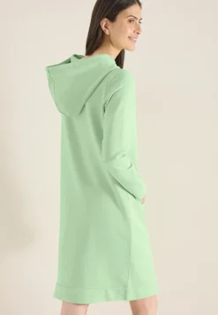 Robe à longueur de genou avec capuche