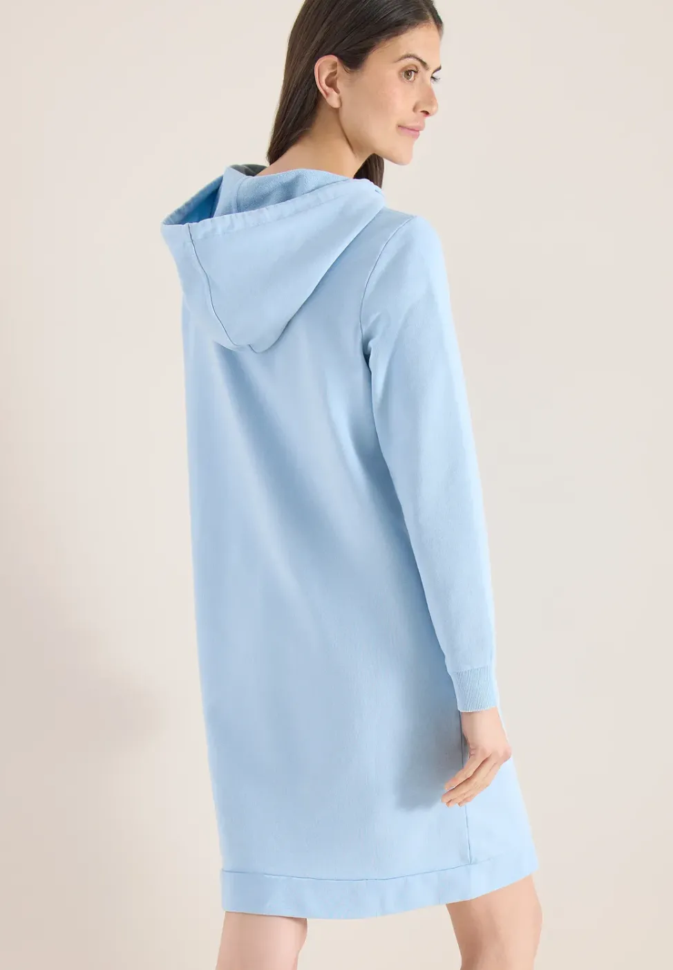 Robe à longueur de genou avec capuche