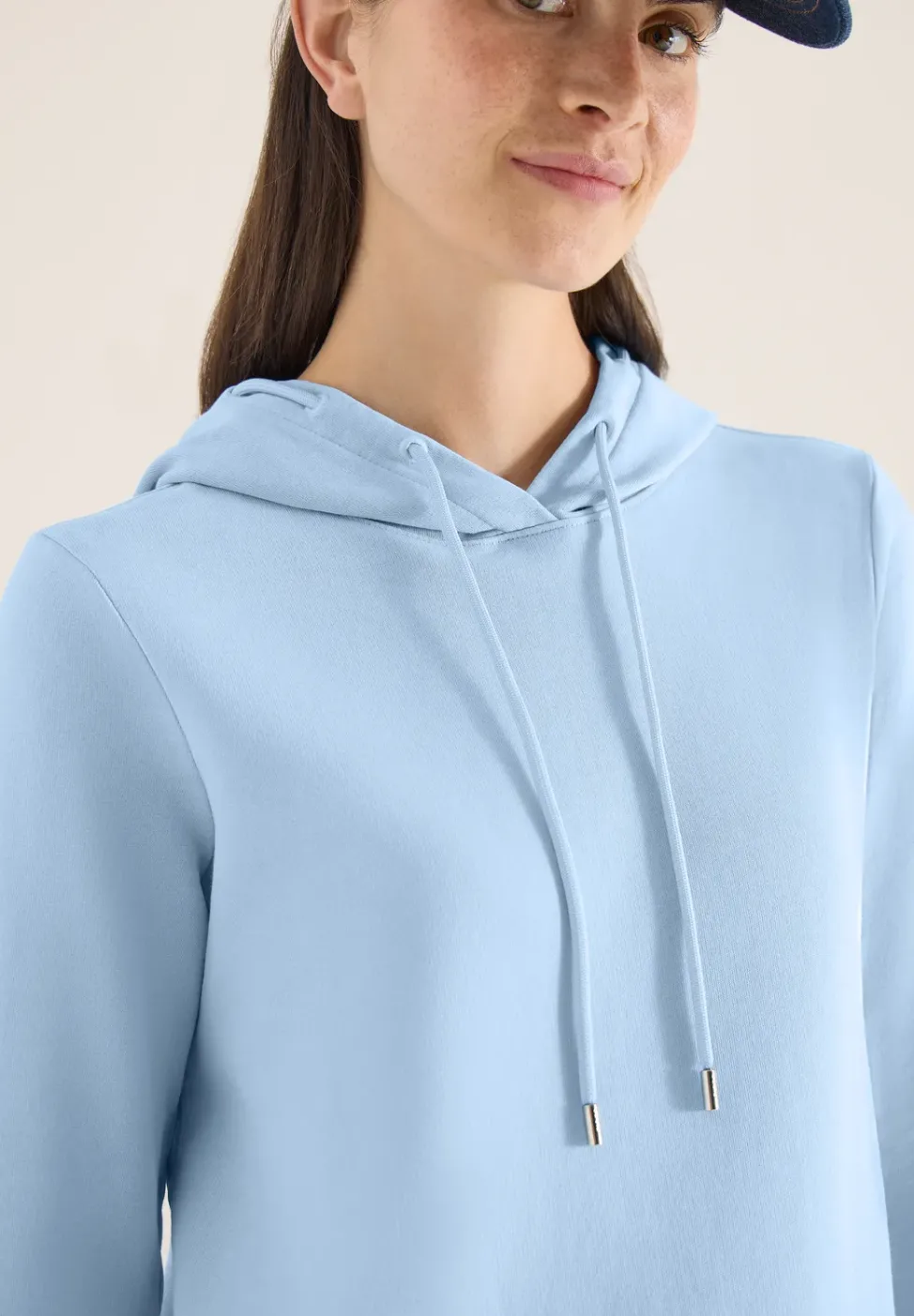 Robe à longueur de genou avec capuche