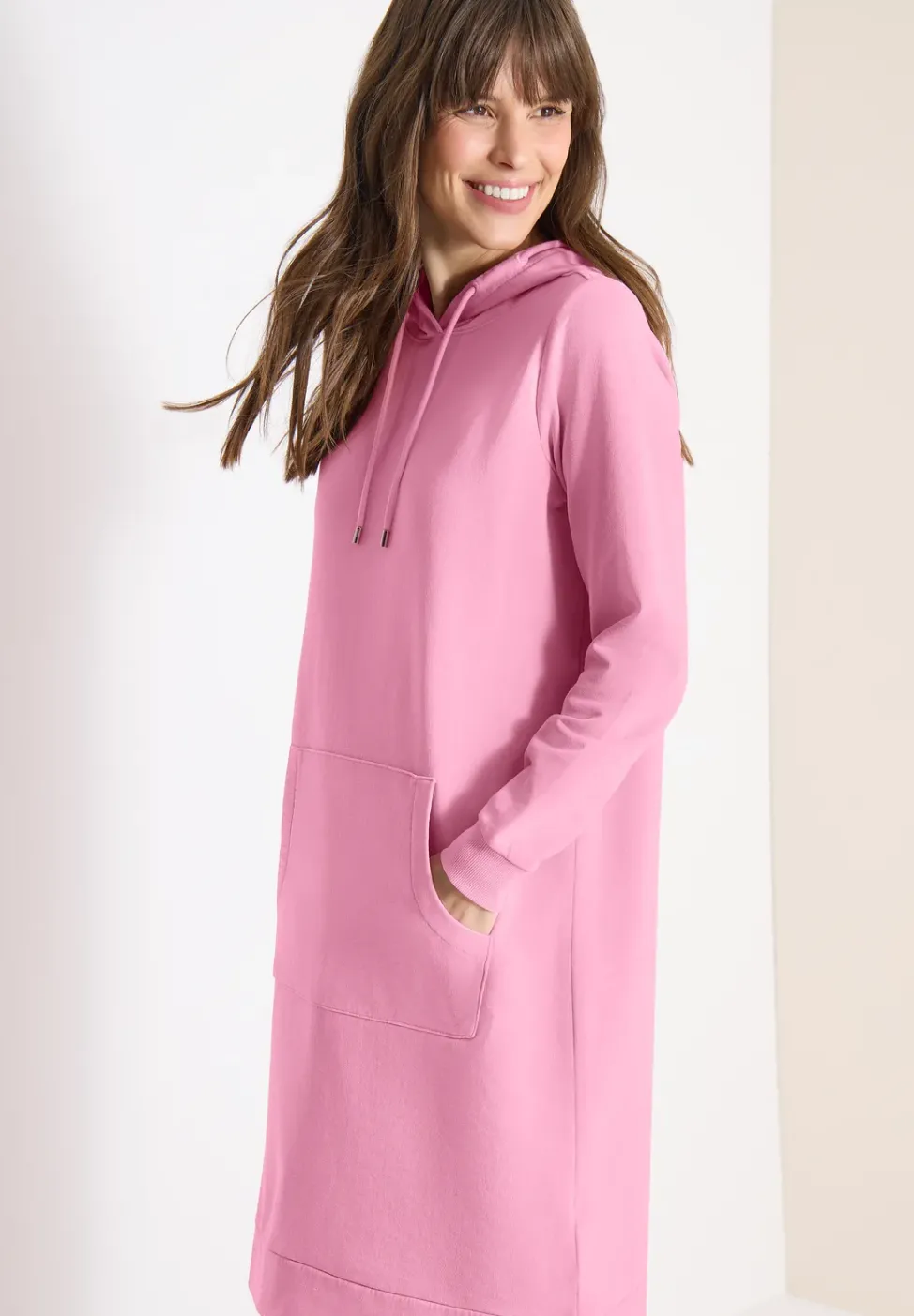 Robe à longueur de genou avec capuche