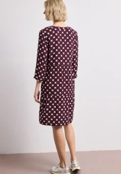 Robe à longueur de genou avec col fendu et imprimé