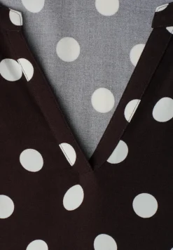 Robe à longueur de genou avec col fendu et imprimé