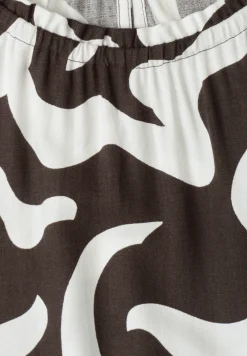 Robe à longueur de genou avec col rond et imprimé