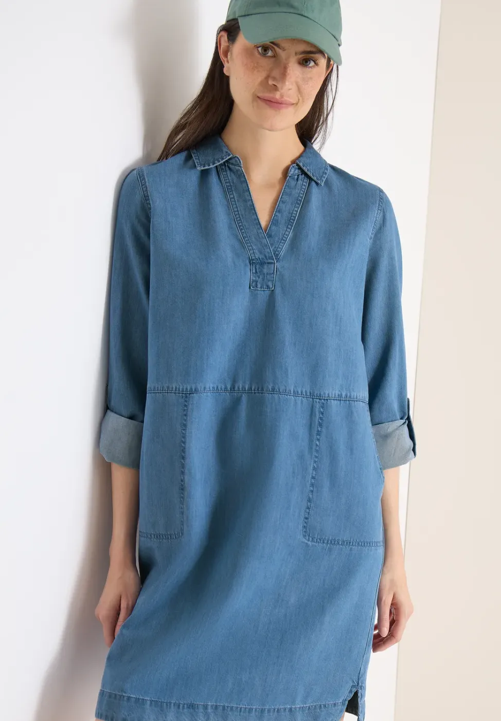 Robe à longueur de genou en look denim