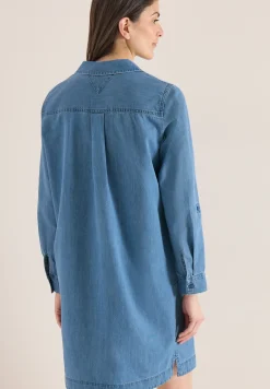Robe à longueur de genou en look denim