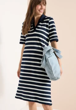 Robe longueur genou en tricot ajouré