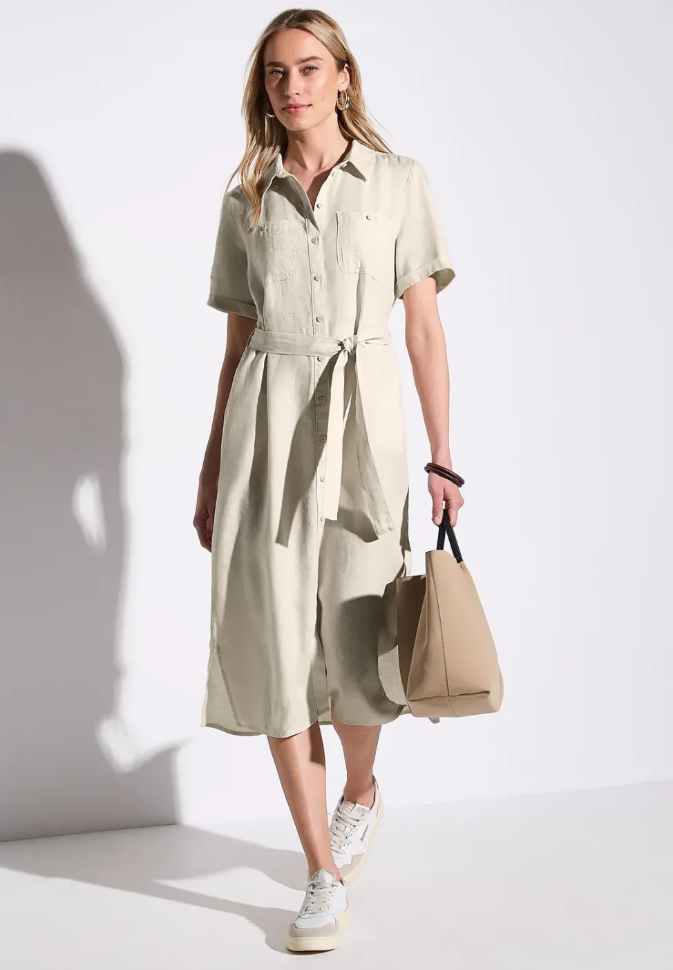 Robe à manches courtes avec patte de boutonnage