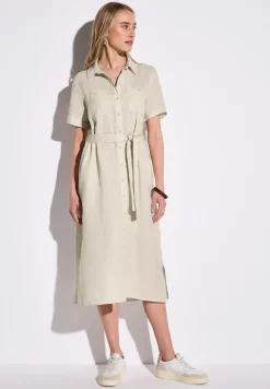Robe à manches courtes avec patte de boutonnage